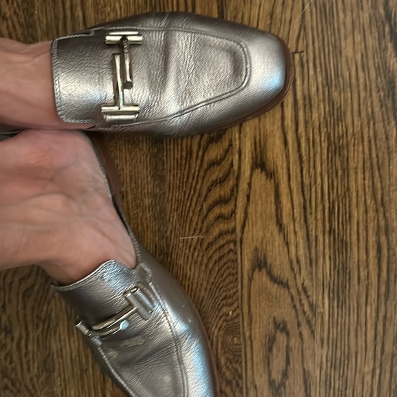 Mule in fine smooth leather with metal branded chain and leather outsole. - Picture 4 of 4